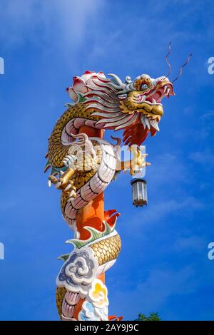 Statua del drago a Wat Phanan Choeng, Ayutthaya, Thailandia Foto Stock