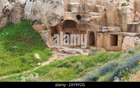 camere e gradini scolpiti nella roccia nella tomba della zona dei re di paphos cipro Foto Stock