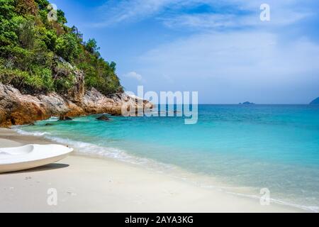 Kayak sulla spiaggia romantica, Perhentian Islands, Terengganu, Malaysia Foto Stock