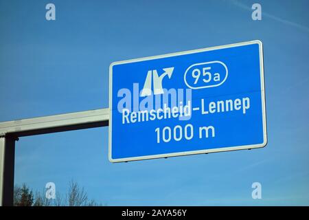 cartello stradale, remscheid-lennep, 1000 m, 95a Foto Stock