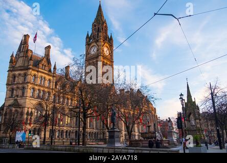 Municipio di Manchester con decorazioni lanterne di Capodanno cinese a Manchester, Regno Unito Foto Stock