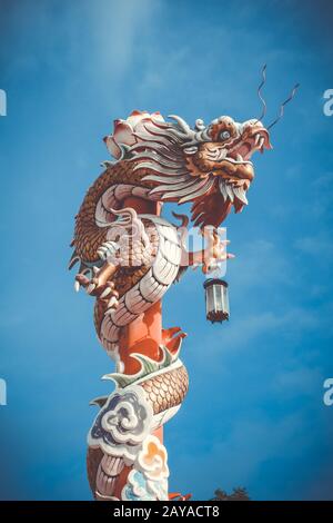 Statua del drago a Wat Phanan Choeng, Ayutthaya, Thailandia Foto Stock