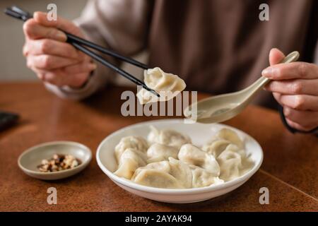 gnocchi jiaozi bolliti Foto Stock