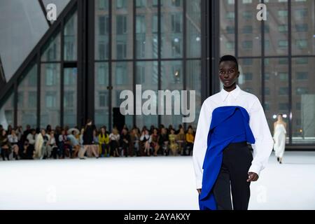 Carolina Herrera FW20 Runway durante la settimana della Moda di New York Febbraio 2020 - New York, USA 10/02/2020 | utilizzo in tutto il mondo Foto Stock