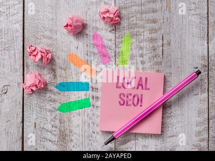 Scrittura concettuale a mano che mostra Seo locale. Testo della foto di affari incredibilmente efficace senso introdurre il vostro vicino commercio in linea Nota Foto Stock