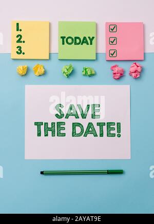 Nota di scrittura che mostra Salva la data. Foto di affari che mostra ricordare non programmare nient'altro in questo giorno Note papers e st Foto Stock