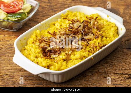 Kaesspätzle svevo su legno Foto Stock