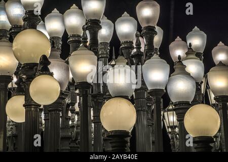 Urban Light Sculpture a LACMA di notte Los Angeles california Foto Stock