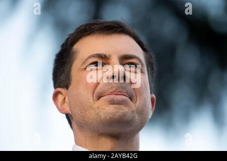 Sacramento, California, Stati Uniti. 14th Feb, 2020. Il candidato democratico alla presidenza Pete Buttigieg parla ai sostenitori durante un raduno a Ceasar Chavez Plaza venerdì 14 febbraio 2020 a Sacramento. Credit: Paul Kitagaki Jr./Zuma Wire/Alamy Live News Foto Stock