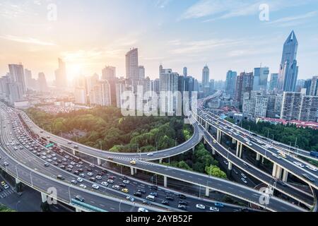 viadotto cittadino nell'ora di punta Foto Stock