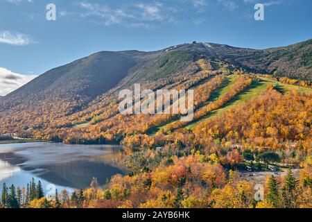 Vista del lago di eco da artista Bluff in autunno Foto Stock