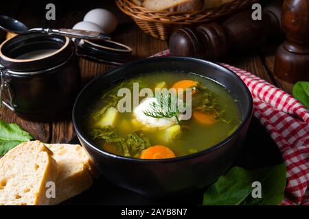 Rustikal Sorrel minestra di patate e crema di latte Foto Stock