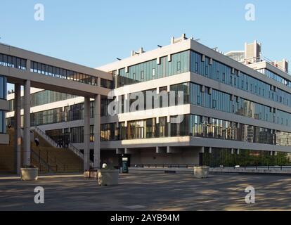 l'edificio della statuetta ec presso l'università di leeds, un edificio in stile brutalista di ciambellano powell e bon nel 1968 Foto Stock