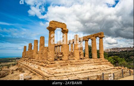 Tempio di Giunone nella Valle dei Templi di Agrigento, Sicilia, Italia Foto Stock