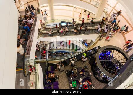 Gli interni moderni del Siam Shopping Mall, Bangkok, Thailandia Foto Stock