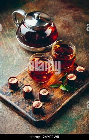 Cioccolatini e assortimento di tè Foto Stock