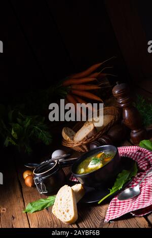 Rustikal Sorrel minestra di patate e crema di latte Foto Stock