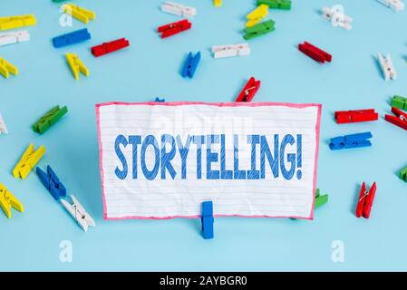 Scrittura concettuale della mano che mostra Storytelling. Business foto testo attività scrivere storie per la pubblicazione al pubblico. Foto Stock
