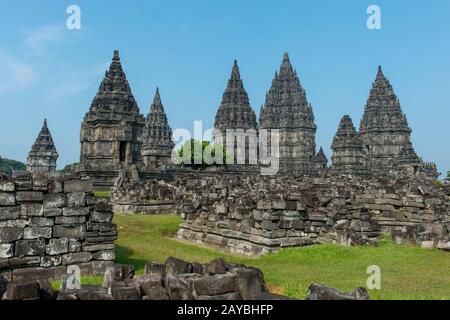 Vista sul complesso del tempio di Prambanan, un tempio indù del 9th secolo (patrimonio dell'umanità dell'UNESCO) non lontano da Yogjakarta, situato nel centro di Java Island Foto Stock