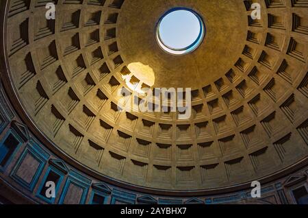 La cupola del Pantheon di Roma, Italia Foto Stock