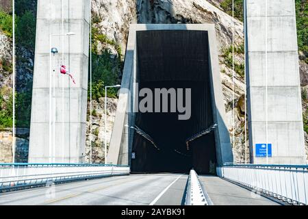 Ponte Hardanger. Hardangerbrua che collega due lati di Hardangerfjorden. Norway Hardangerfjord Hardanger ponte. Recentemente costruito ha Foto Stock