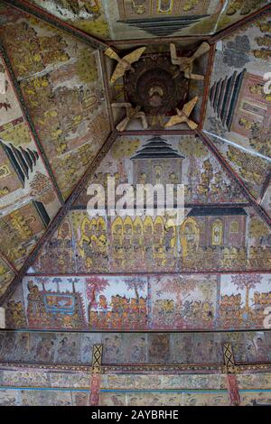 Dipinti a soffitto al padiglione Kertha Gosa (ex Sala della Giustizia), nel Palazzo Puri Semarapura, Klungkung, Bali, Indonesia. Foto Stock