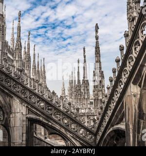 Terrazze sul tetto del Duomo di Milano, Lombardia, Italia Foto Stock