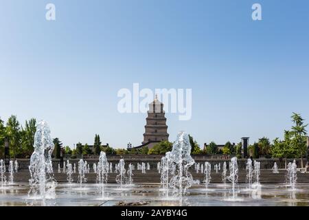grande pagoda d'oca selvatica e piazza fontana Foto Stock