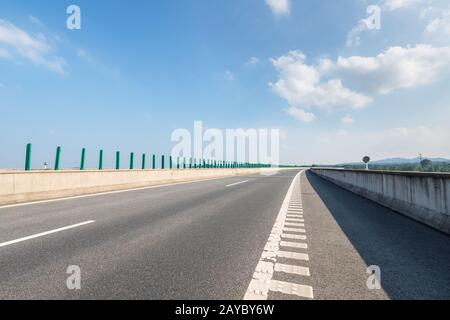 superstrada e superficie asfaltata Foto Stock