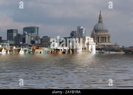 immagine concettuale manipolata della città di londra con edifici allagati a causa del riscaldamento globale Foto Stock