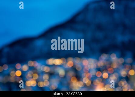 Luci disfocused di Tromso City Foto Stock