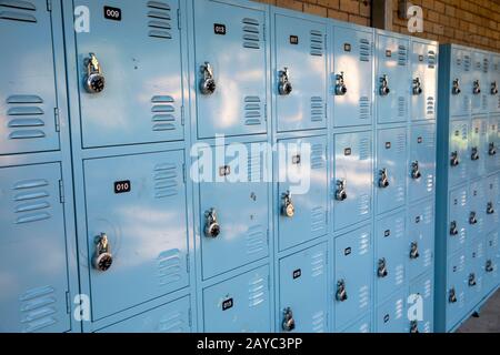 Armadietti per studenti con serrature a combinazione presso una scuola pubblica australiana a Sydney, nuovo Galles del Sud, Australia Foto Stock