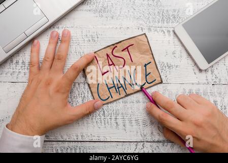 Segno di testo che mostra l'ultima possibilità. Foto concettuale ultima opportunità di realizzare o acquisire qualcosa o azione. Foto Stock