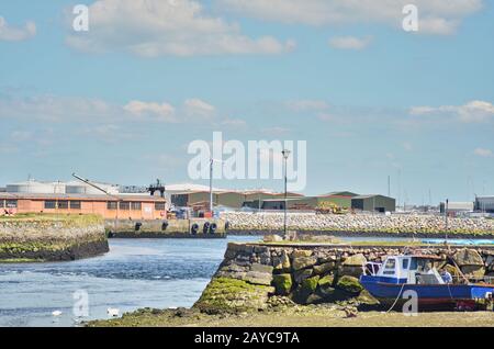 Fisherman Port a Galway vicino a Ocean promenade. Foto Stock