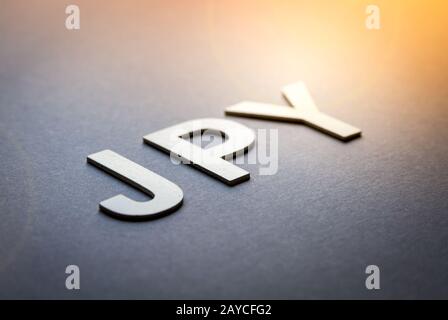 Parola JPY scritta con lettere fisse bianche Foto Stock