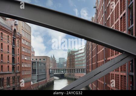 Lo Speicherstadt, (quartiere dei canali e dei magazzini), ad Amburgo in Germania Foto Stock