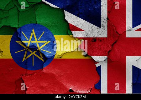 Bandiere di Etiopia e UK dipinta sulla parete incrinato Foto Stock