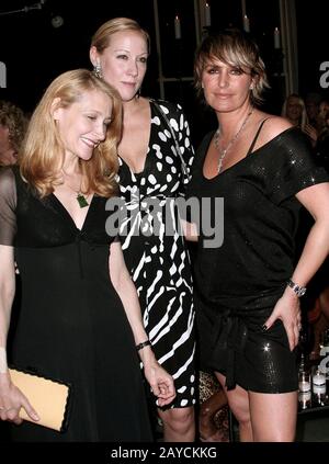 New York, NY, Stati Uniti. 26 Settembre 2007. L'Accademia Ha Nominato attrice, Patricia Clarkson, attrice, Amy sacco, St. John Creative Director, Kelly Gray al cocktail Reception ospitato da Saks Fifth Avenue con Kelly Gray alla Kelly Lounge. Credito: Steve Mack/Alamy Foto Stock