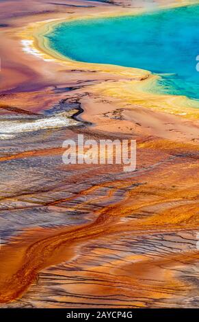 Primavera Grand Prismatic famosa in tutto il mondo nel Parco Nazionale di Yellowstone Foto Stock