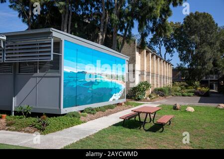 Aule scolastiche smontabili presso una scuola pubblica di Sydney in Australia Foto Stock