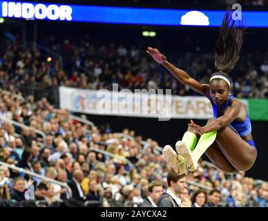 Berlino, Germania. 14th Feb, 2020. Atletica: ISTAF Indoor Women Long Jump in Mercedes-Benz Arena. Evelise Veiga dal Portogallo jumping. Credito: Soeren Stache/Dpa-Zentralbild/Dpa/Alamy Live News Foto Stock