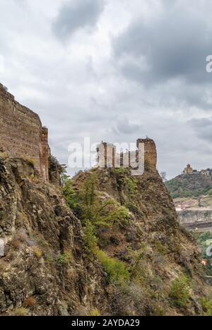 Fortezza di Narikala affacciato su Tbilisi, Georgia Foto Stock