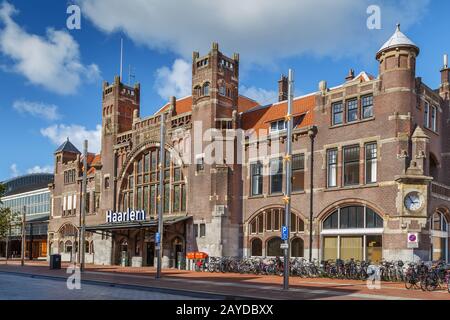 Stazione ferroviaria di Haarlem, Paesi Bassi Foto Stock