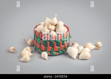 Giarrlicchi singoli indiani tradizionali nel cesto Foto Stock