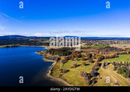 Vista aerea, Staffelsee con le isole, regione di Garmisch Partenkirchen, Ostallgäu, Baviera, Germania Foto Stock