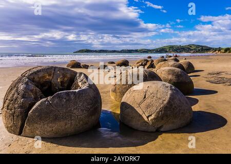 Massi Moeraki - massi sferici grandi Foto Stock