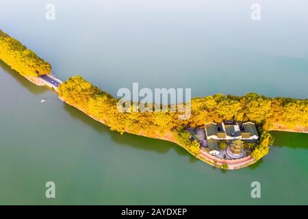vista aerea del lago argine in autunno Foto Stock