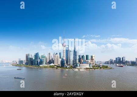 Lo skyline di Shanghai in ore diurne Foto Stock