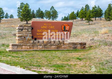 Una strada d'ingresso che va al Parco Nazionale di Wind Cave, South Dakota Foto Stock