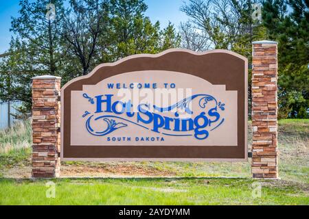 Una strada d'ingresso che porta a Hot Springs, South Dakota Foto Stock